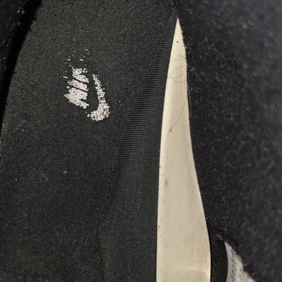 Jordan Men's Black and Red High-Top Sneakers - Picture 10 of 13